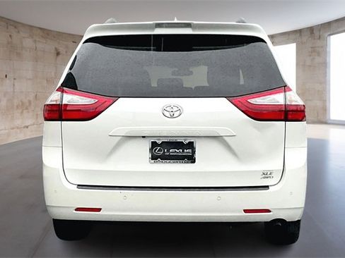 Used 2019 Toyota Sienna XLE Premium image 6