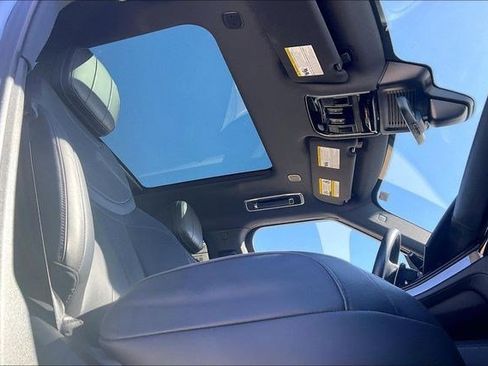 Used 2025 Land Rover Range Rover Sport SE image 27