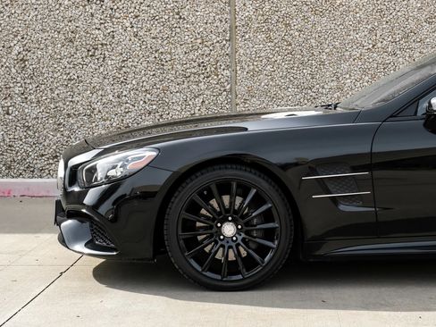 Used 2017 Mercedes-Benz SL 550 image 17