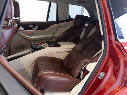 Used 2021 Mercedes-Benz Maybach GLS 600 4MATIC image 25