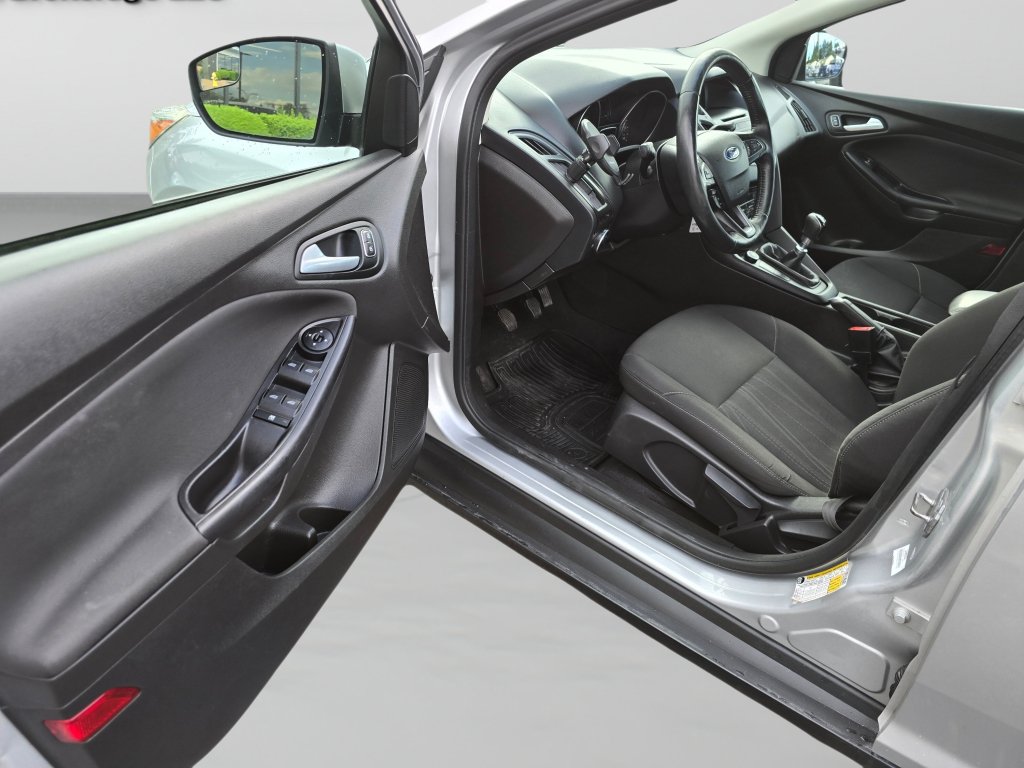 Used 2016 Ford Focus SE w/ SE Cold Weather Package FWD image 12