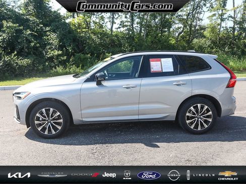 Used 2025 Volvo XC60 B5 Plus image 3