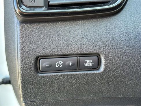 Used 2017 Nissan Rogue Sport SV w/ SV Premium Package image 26