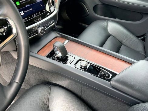 Used 2024 Volvo S60 B5 Plus image 18