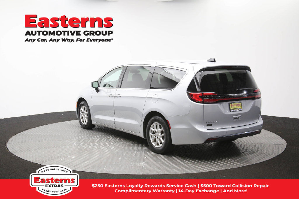 Used 2024 Chrysler Pacifica Touring-L FWD image 64