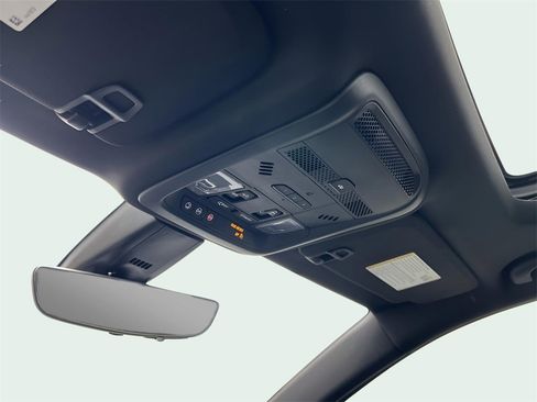 Used 2022 Cadillac XT6 Sport image 25