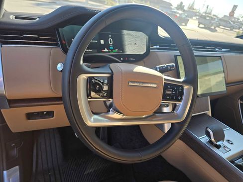 Used 2025 Land Rover Range Rover SE image 27