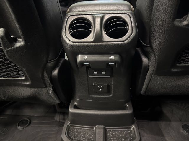 Used 2024 Jeep Wrangler Unlimited Sahara AWD/4WD image 23