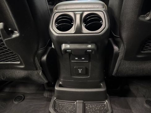 Used 2024 Jeep Wrangler Unlimited Sahara AWD/4WD image 23