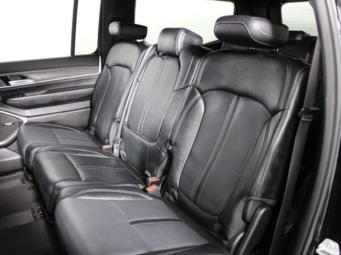 Used 2024 Jeep Wagoneer Series II w/ Flexible Seating Group RWD image 32