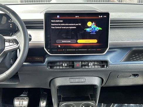 Used 2025 Volkswagen ID. Buzz Pro S image 42