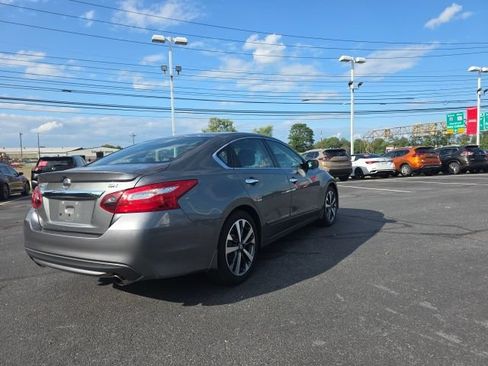 Used 2017 Nissan Altima 2.5 SR FWD image 5