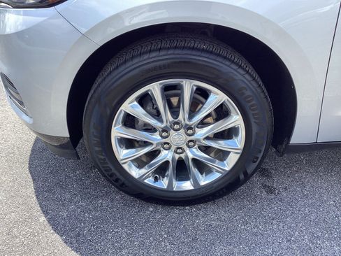 Used 2021 Buick Enclave Essence w/ Sound and Sites Package FWD image 9