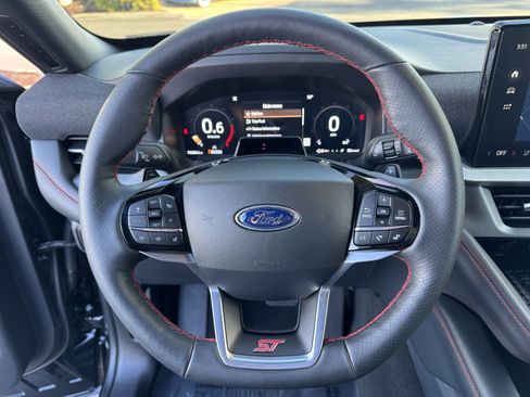 Used 2025 Ford Explorer ST image 19
