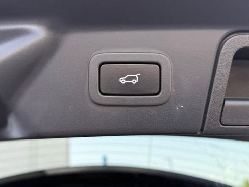 Used 2020 Land Rover Range Rover Velar S AWD/4WD image 9