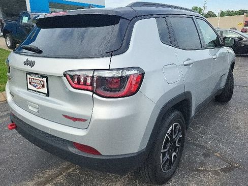 Used 2025 Jeep Compass Trailhawk AWD/4WD image 16