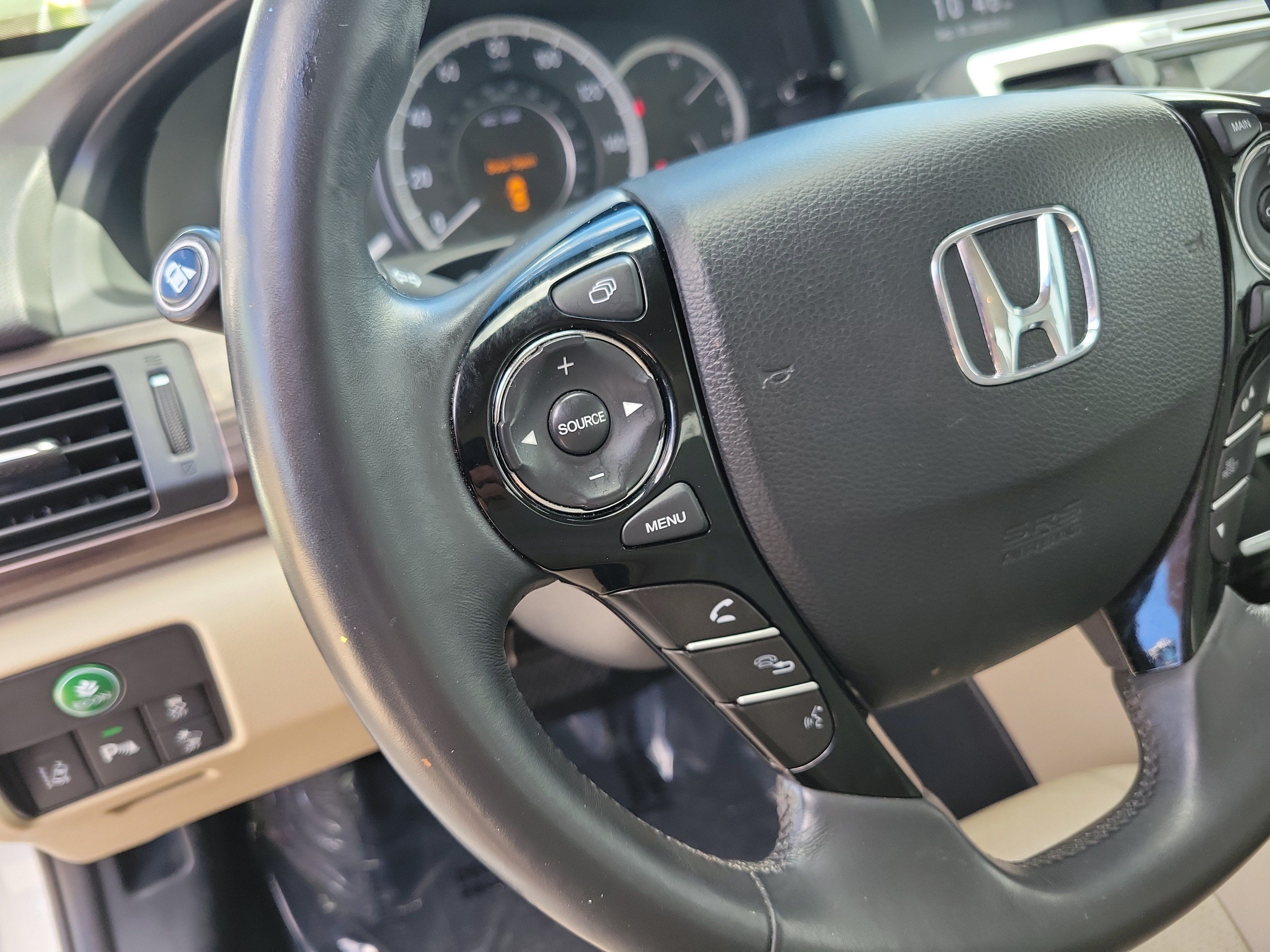 Used 2016 Honda Accord Touring image 25