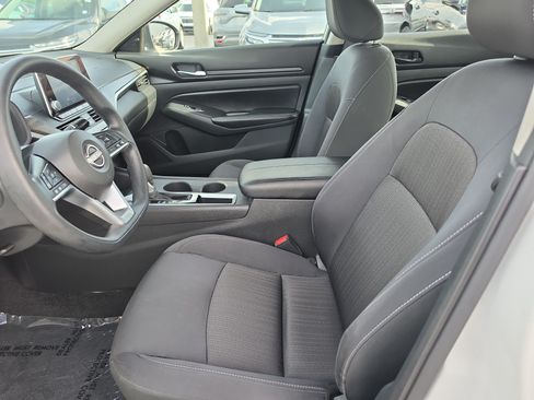Used 2024 Nissan Altima 2.5 SV FWD image 14
