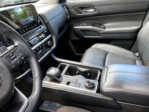 Used 2023 Nissan Pathfinder SL w/ SL Premium Package AWD/4WD image 14