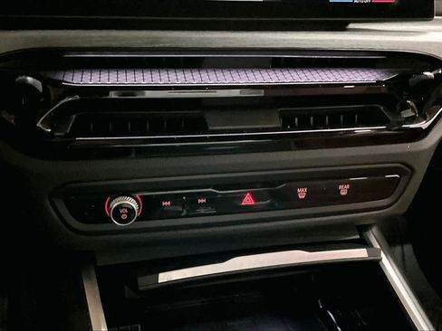 Used 2025 BMW 330i Sedan w/ Convenience Package image 36