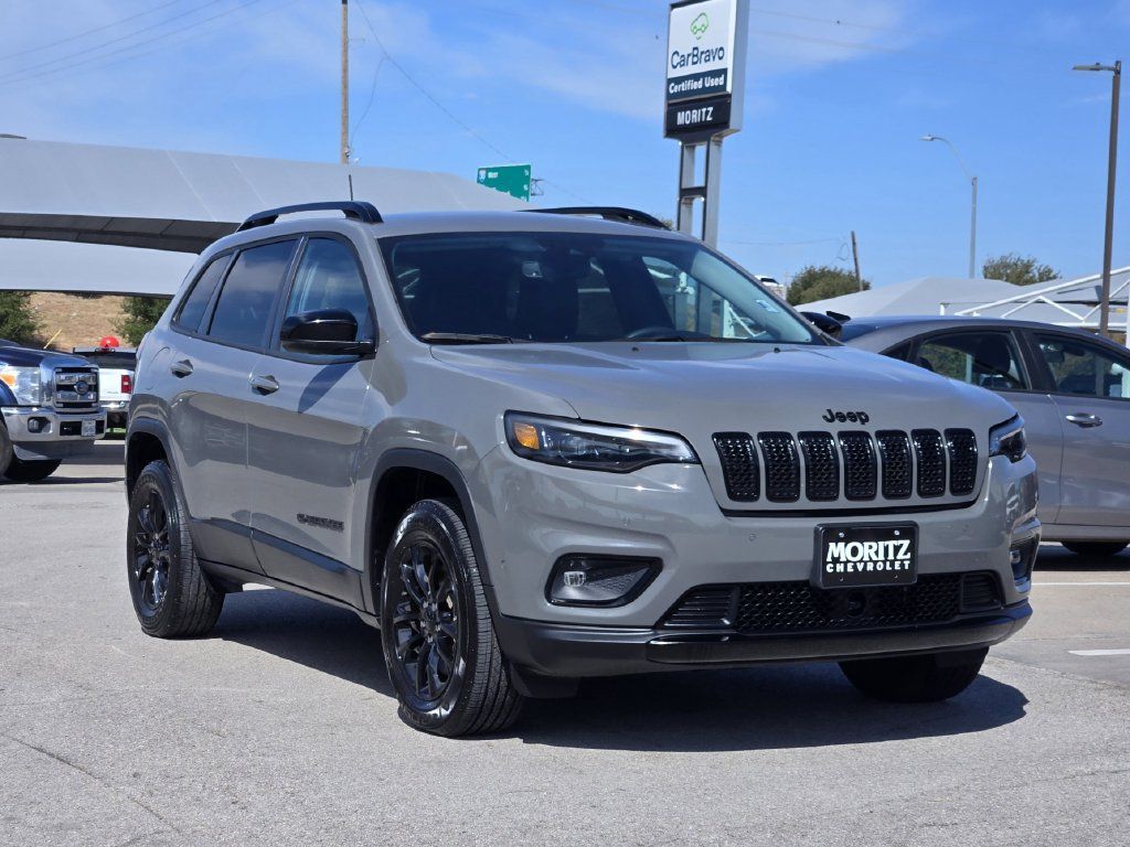Used 2023 Jeep Cherokee Altitude Lux AWD/4WD image 3