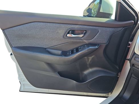 Used 2023 Nissan Rogue SV FWD image 25