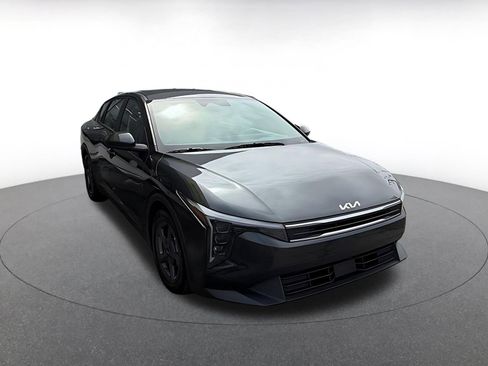 Used 2025 Kia K4 LXS image 1