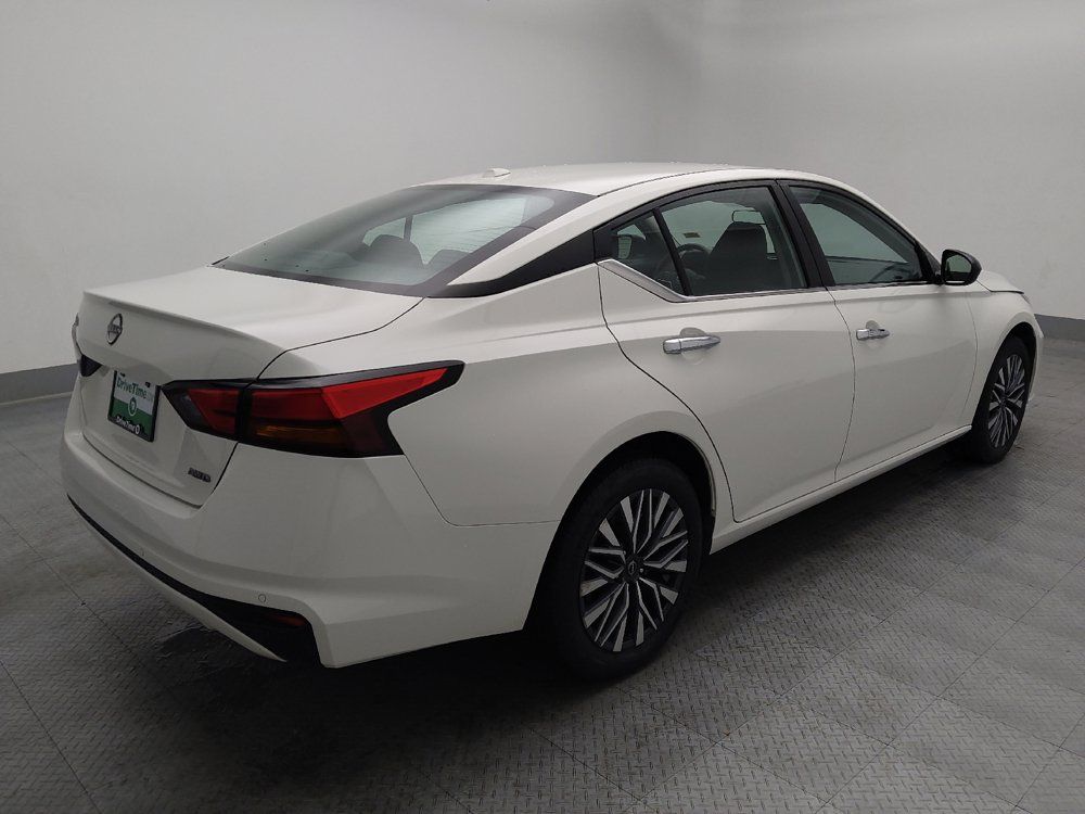 Used 2025 Nissan Altima 2.5 SV AWD/4WD image 9
