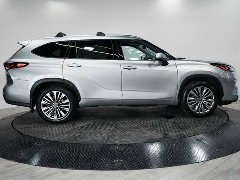 Used 2023 Toyota Highlander Platinum AWD/4WD image 5