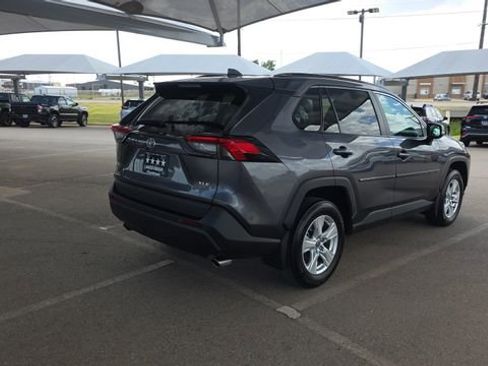 Used 2021 Toyota RAV4 XLE w/ Convenience Package FWD image 6