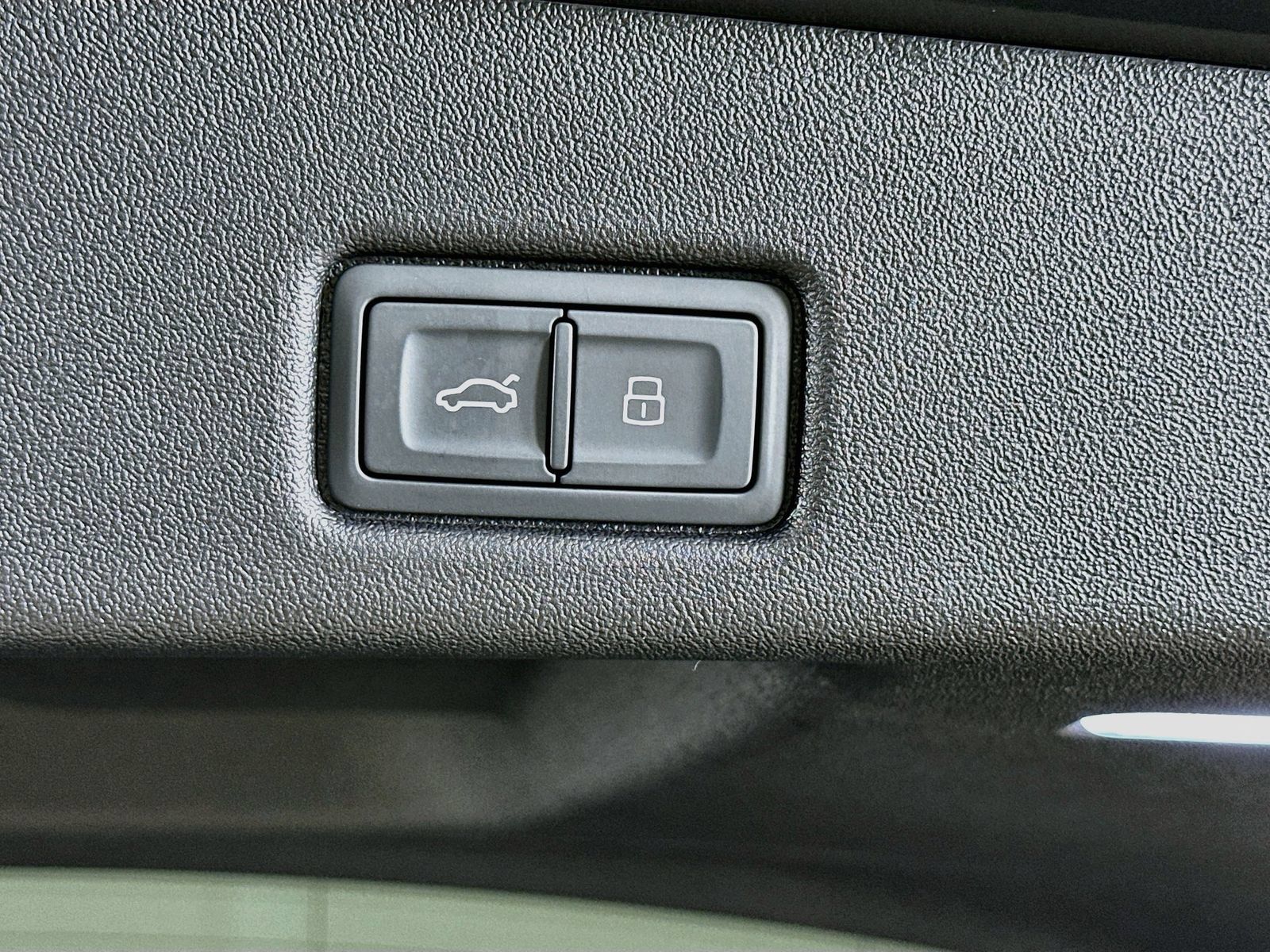 Used 2025 Audi Q5 Premium w/ Convenience Package AWD/4WD image 39