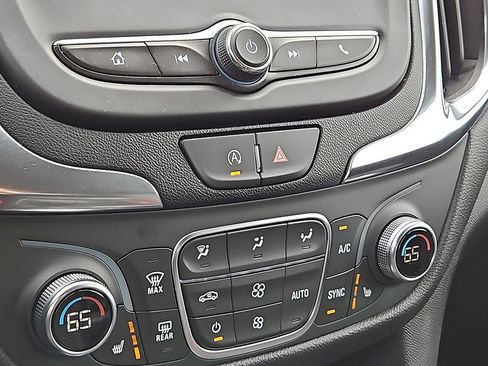 Used 2024 Chevrolet Equinox LT image 16