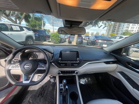 Used 2025 Nissan Altima 2.5 SV FWD image 34