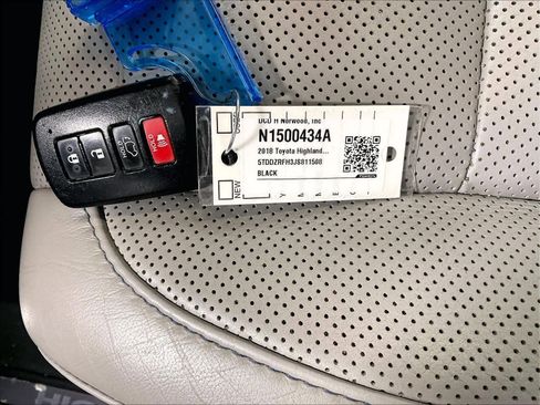 Used 2018 Toyota Highlander Limited image 32