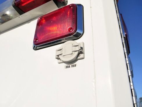 Used 2006 GMC Sierra 3500 SLE w/ Heavy-Duty Power Package image 65