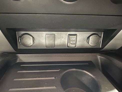 Used 2017 Toyota Tundra SR5 w/ SR5 Upgrade Package image 37