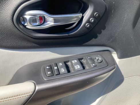 Used 2020 Jeep Cherokee Limited AWD/4WD image 14