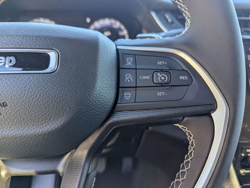 New 2025 Jeep Grand Cherokee Laredo image 18