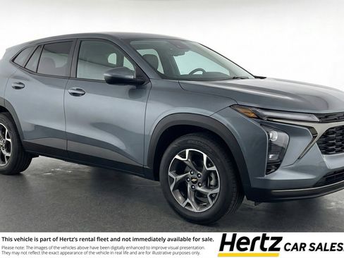 Used 2025 Chevrolet Trax LT FWD image 1