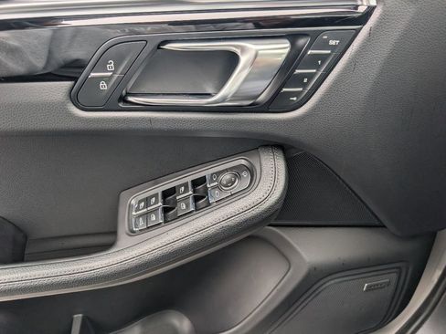 Certified 2024 Porsche Macan image 20