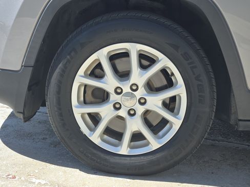 Used 2018 Jeep Cherokee Latitude image 14