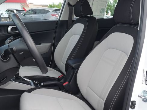 Used 2025 Hyundai Venue SEL FWD image 33