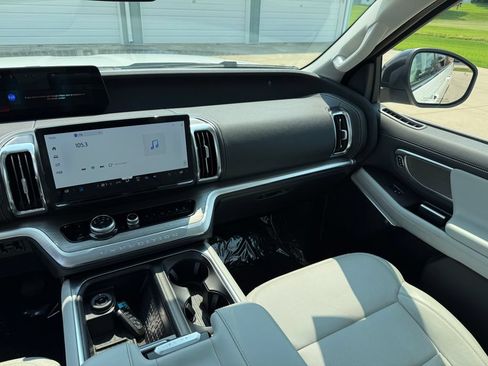 Used 2025 Ford Expedition Max Platinum w/ Driver's Package AWD/4WD image 29