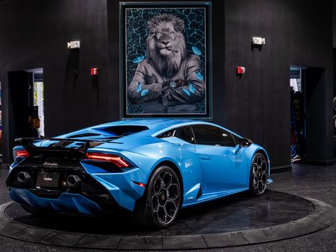 Used 2023 Lamborghini Huracan Tecnica image 5