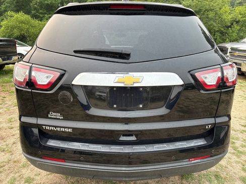 Used 2017 Chevrolet Traverse LT w/ Style and Technology Package FWD image 9