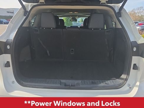 Used 2024 Toyota Highlander XLE image 15