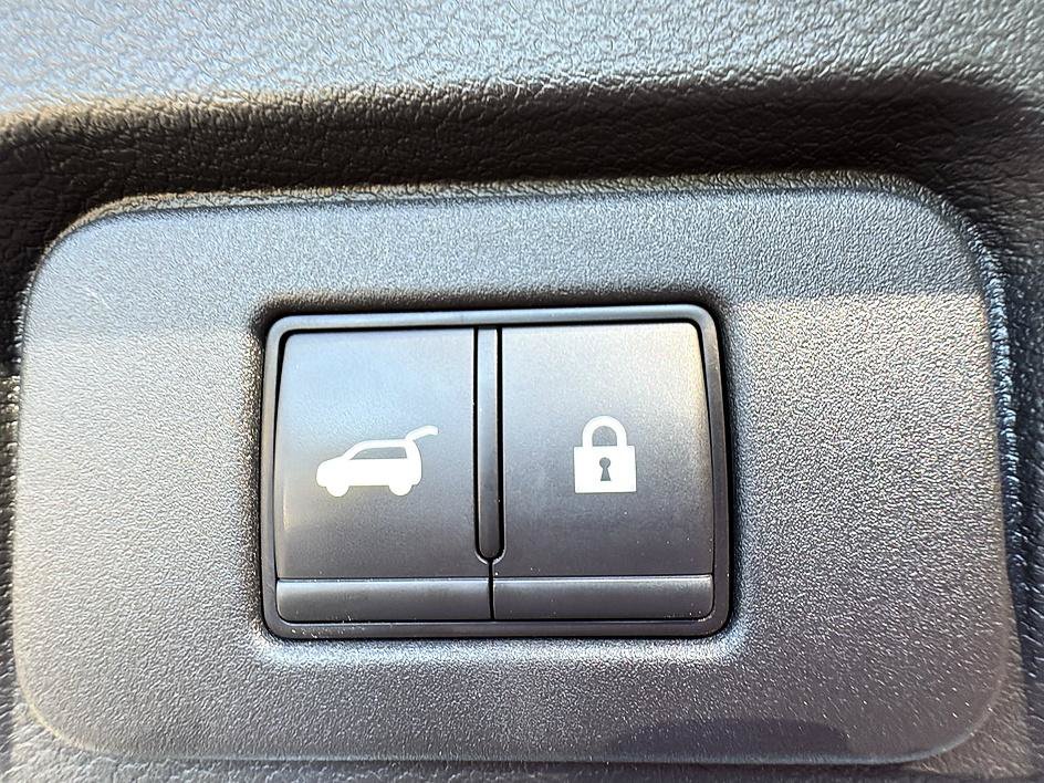 Certified 2025 Nissan Rogue SV AWD/4WD image 39