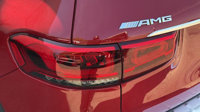 Used 2023 Mercedes-Benz GLB 35 AMG 4MATIC image 38