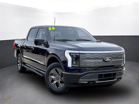 Used 2024 Ford F150 Lightning Lariat image 4