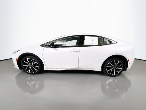 Used 2023 Toyota Prius Prime Premium image 9